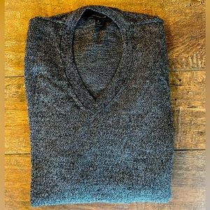 Mens - Banana Republic Factory - Merino Wool V-neck Sweater - Size L